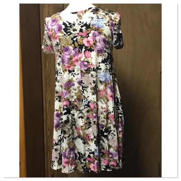 🚨 SALE! Only 1 left! Ivory Lavender Floral Dress - Picture 5 of 6